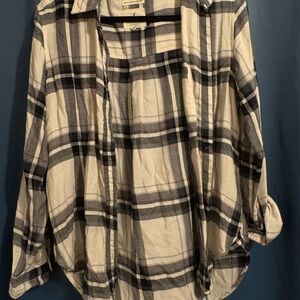American Eagle Outfitters Black and Cream Plaid Button Down Shirt